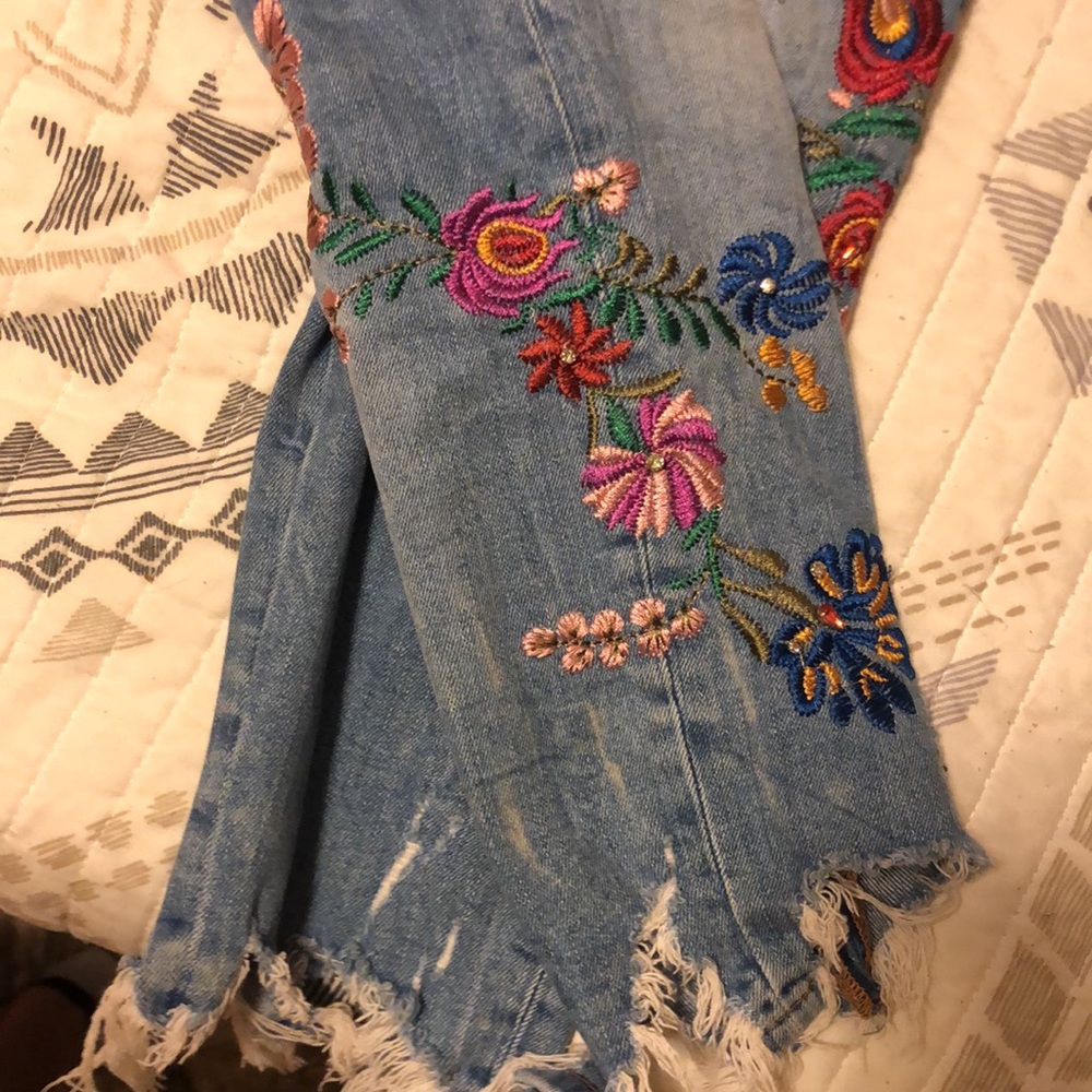 Zara Embroidered Distressed Jeans - Picture 4 of 7